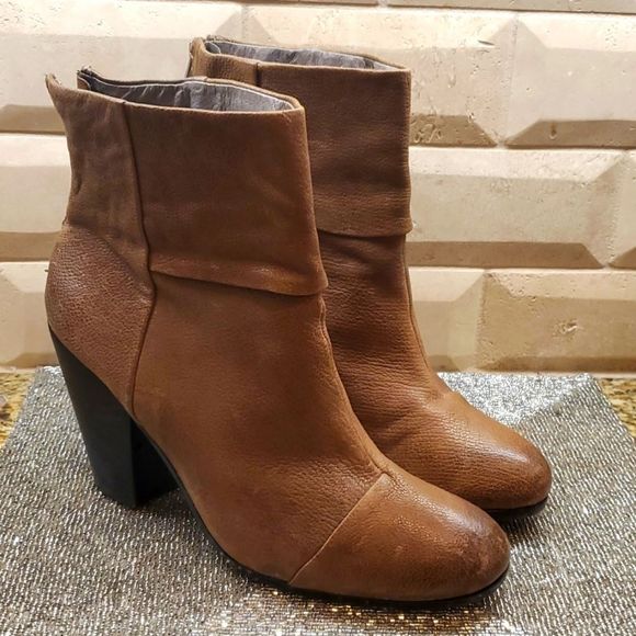 ON HOLD!  VINCE CAMUTO Hadley Bootie - Size 9 - Picture 1 of 9